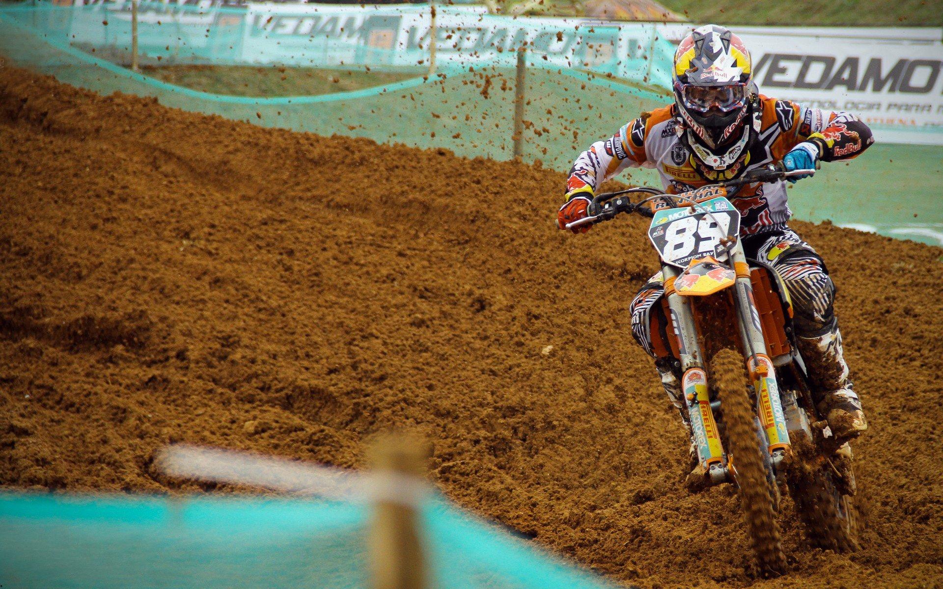 孔蒂，胜莱切是迈向冠军重要一步，比赛结束时压力很大并非愤怒