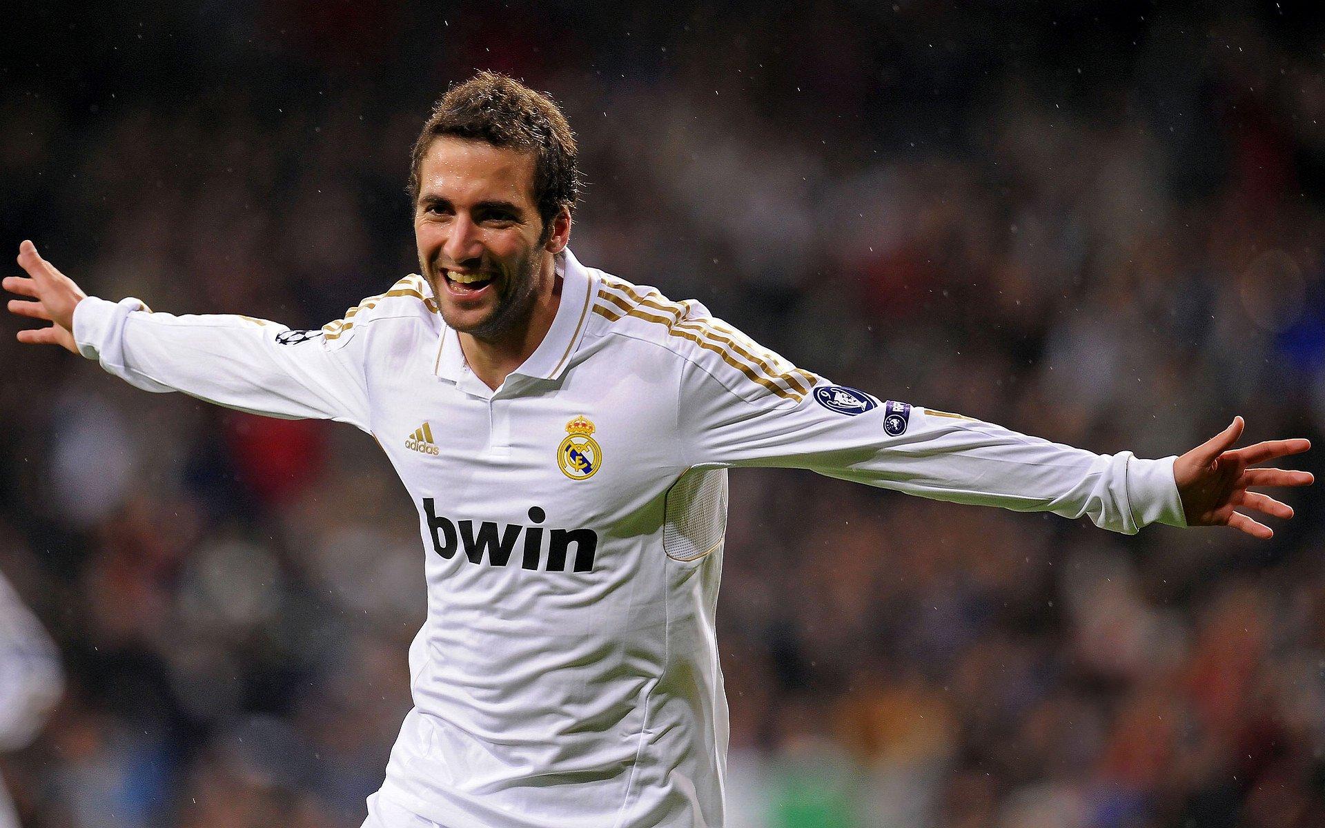 埃尔伯建言，拜仁更衣室亟需南美足球基因，技术激情或成复兴关键